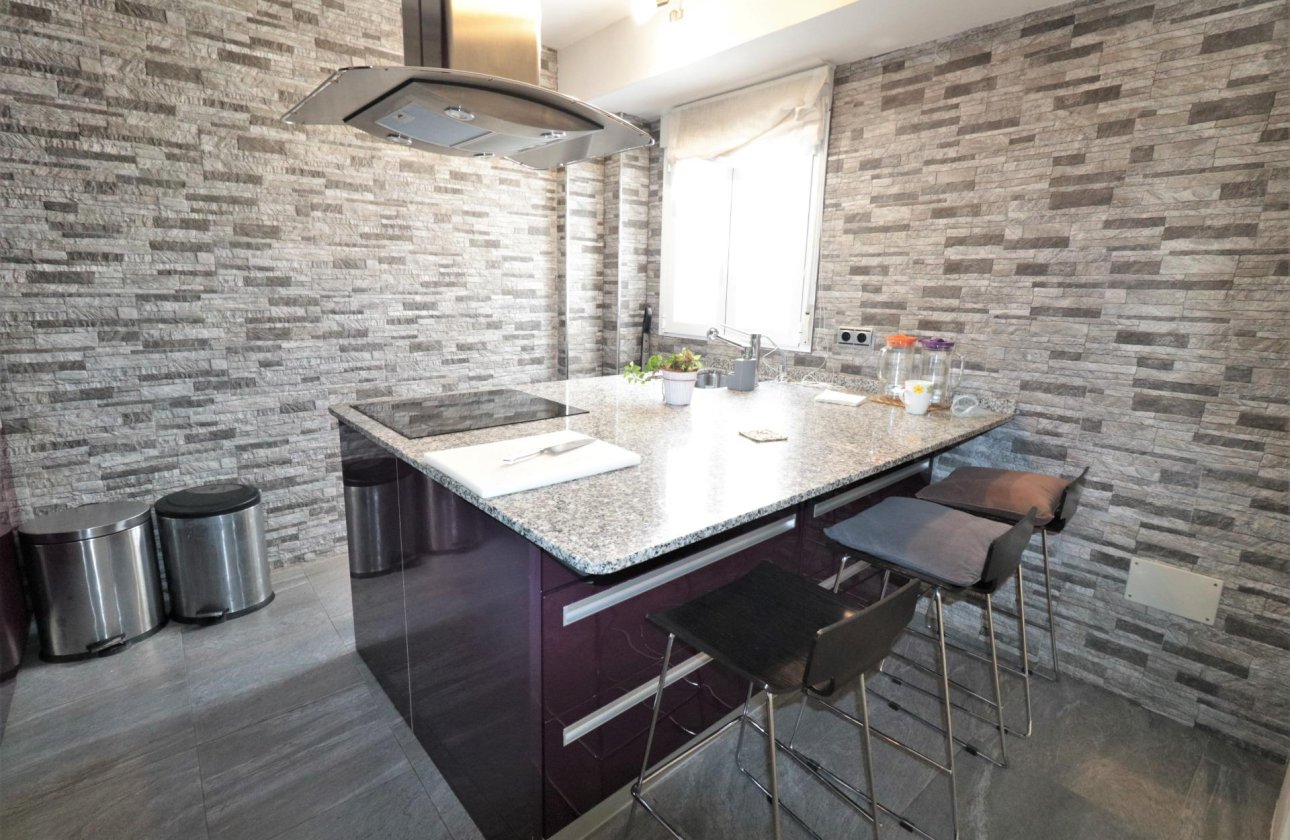 Herverkoop - Penthouse -
Torrevieja - Playa De Los Naufragos