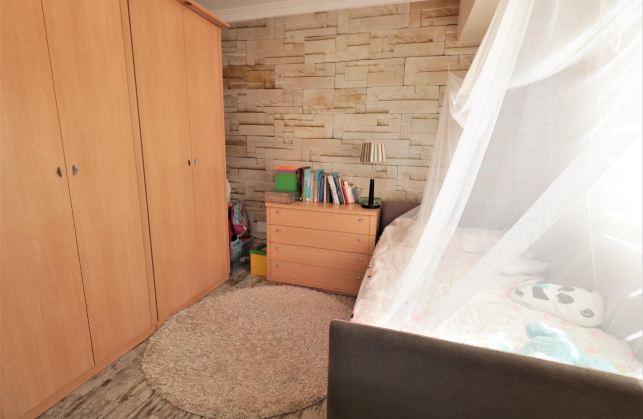 Herverkoop - Penthouse -
Torrevieja - Playa De Los Naufragos