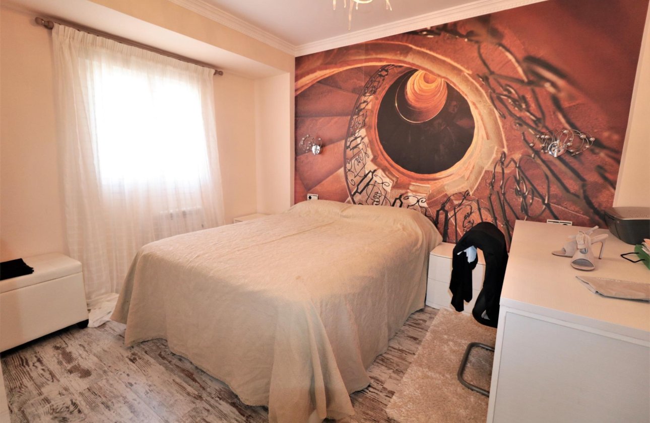 Herverkoop - Penthouse -
Torrevieja - Playa De Los Naufragos