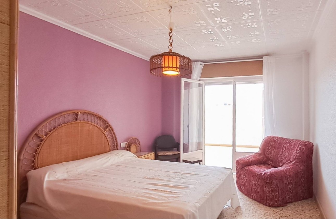 Herverkoop - Penthouse -
Torrevieja - Playa De Los Naufragos