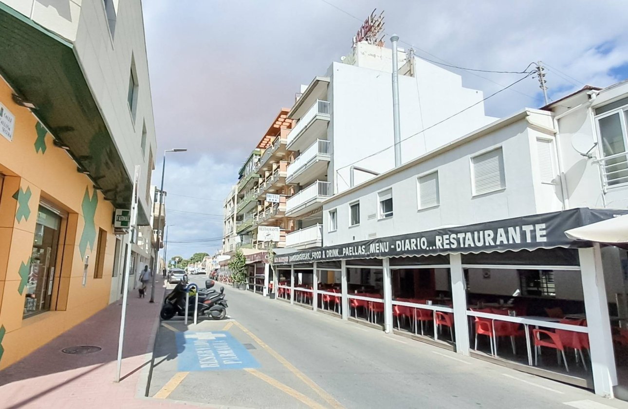 Herverkoop - Penthouse -
Torrevieja - Playa De Los Naufragos