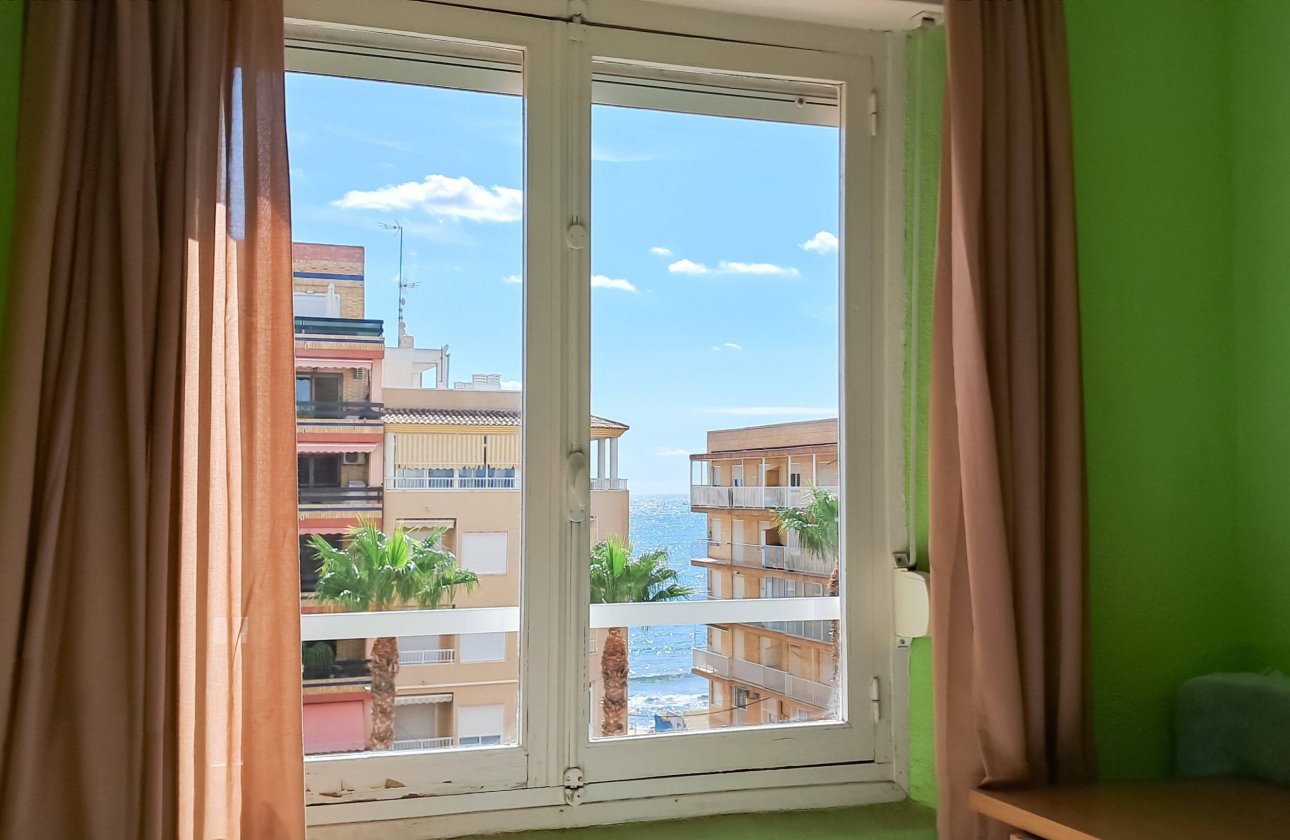 Herverkoop - Penthouse -
Torrevieja - Playa De Los Naufragos