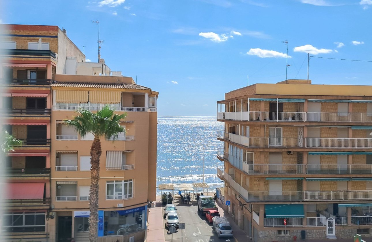 Herverkoop - Penthouse -
Torrevieja - Playa De Los Naufragos
