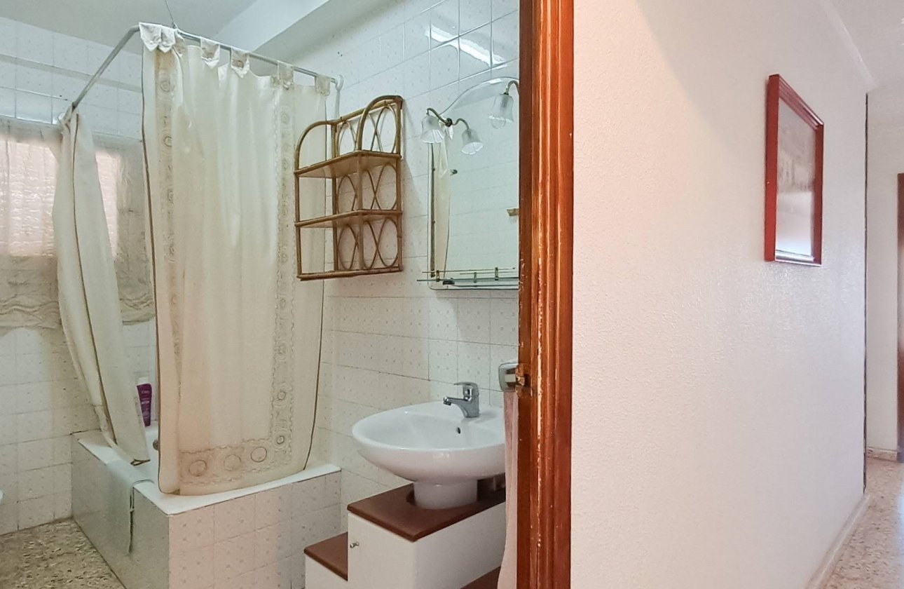 Herverkoop - Penthouse -
Torrevieja - Playa De Los Naufragos