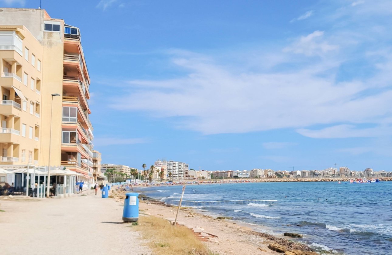 Herverkoop - Penthouse -
Torrevieja - Playa De Los Naufragos