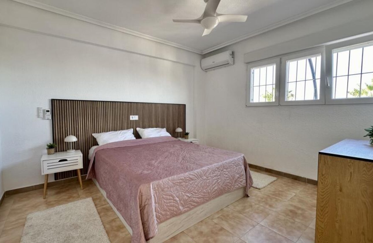 Herverkoop - Penthouse -
Torrevieja - Punta Prima