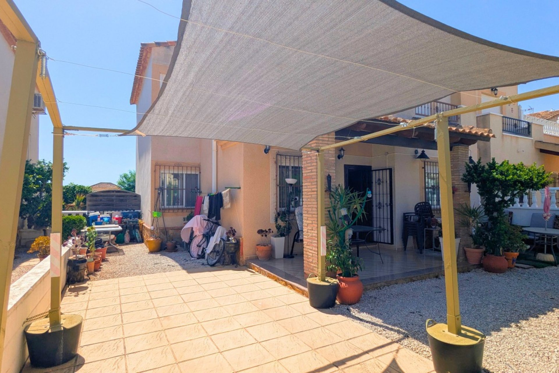 Herverkoop - Quad House -
Lo Crispin - Inland