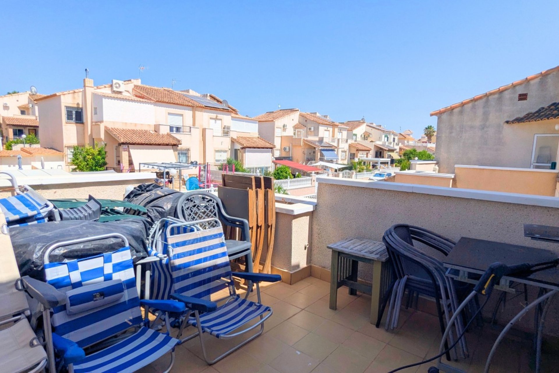 Herverkoop - Quad House -
Lo Crispin - Inland