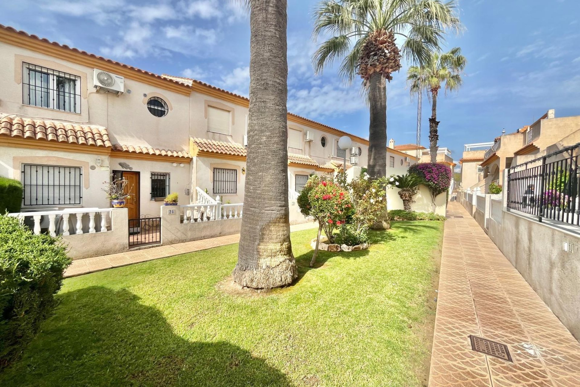 Herverkoop - Quad House -
Orihuela Costa - Playa Flamenca