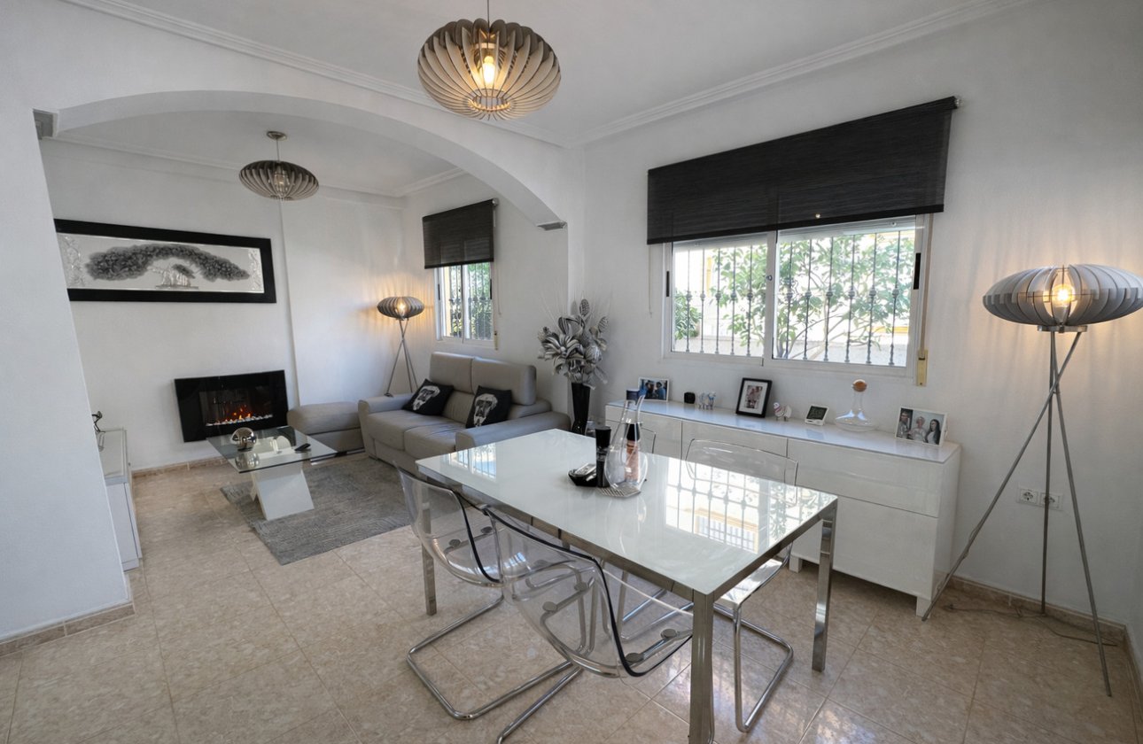 Herverkoop - Quad House -
Orihuela Costa - Villa's San Jose IV