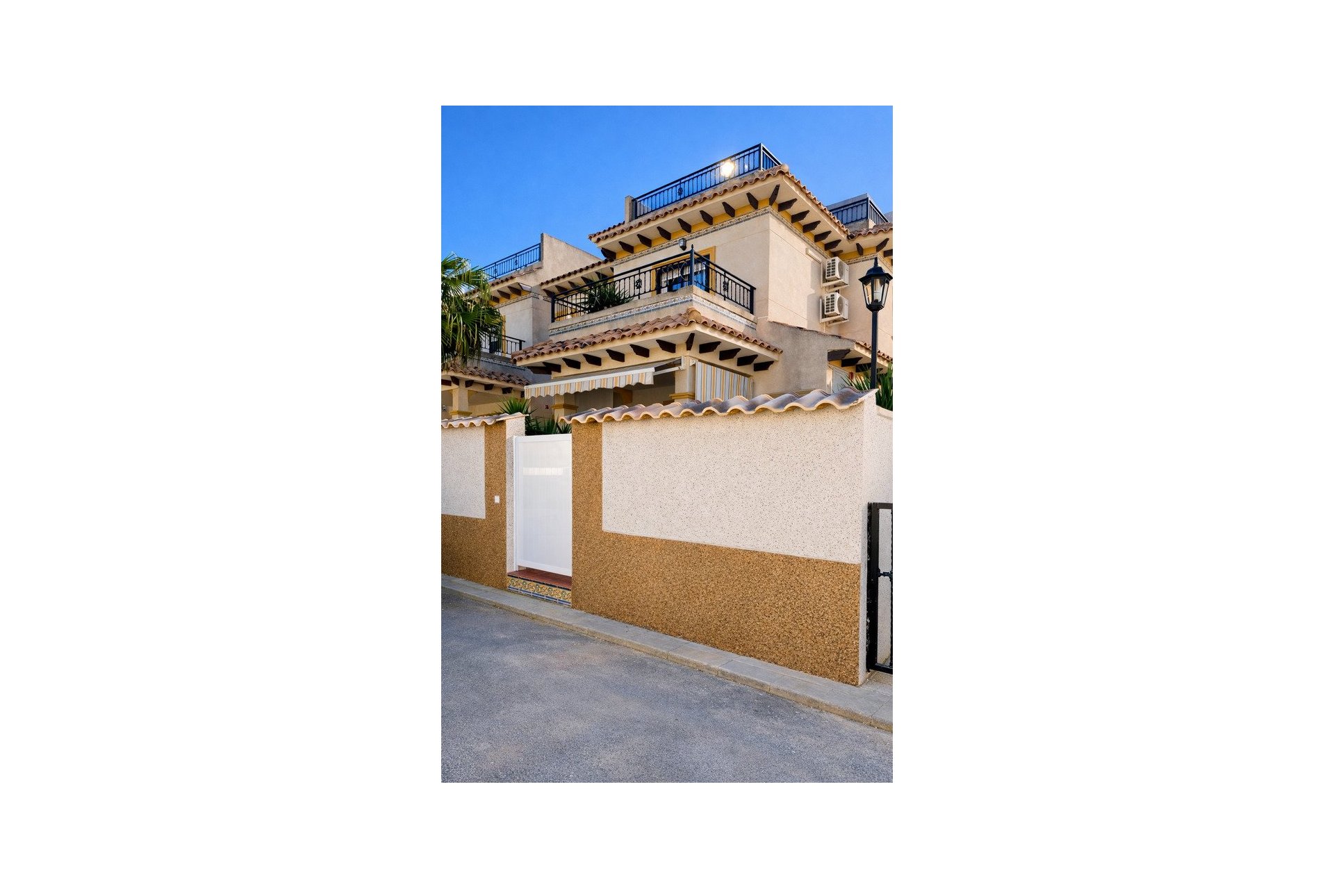 Herverkoop - Quad House -
Orihuela Costa - Villa's San Jose IV