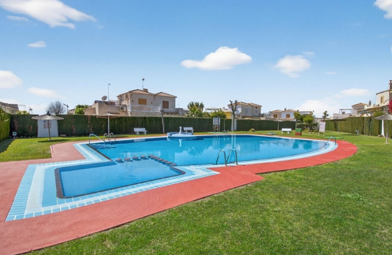 Herverkoop - Quad House -
Playa Flamenca - Serena III