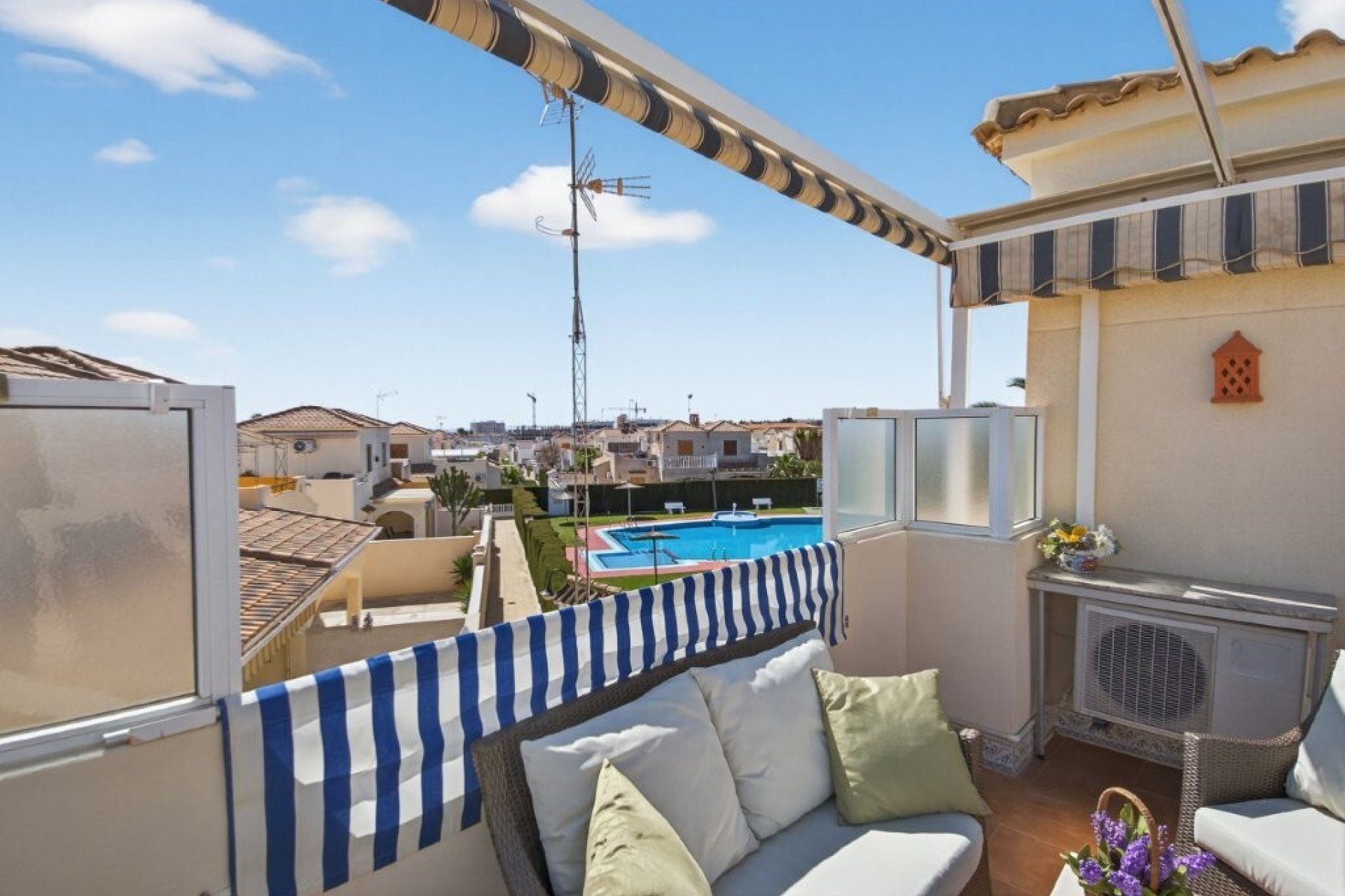 Herverkoop - Quad House -
Playa Flamenca - Serena III