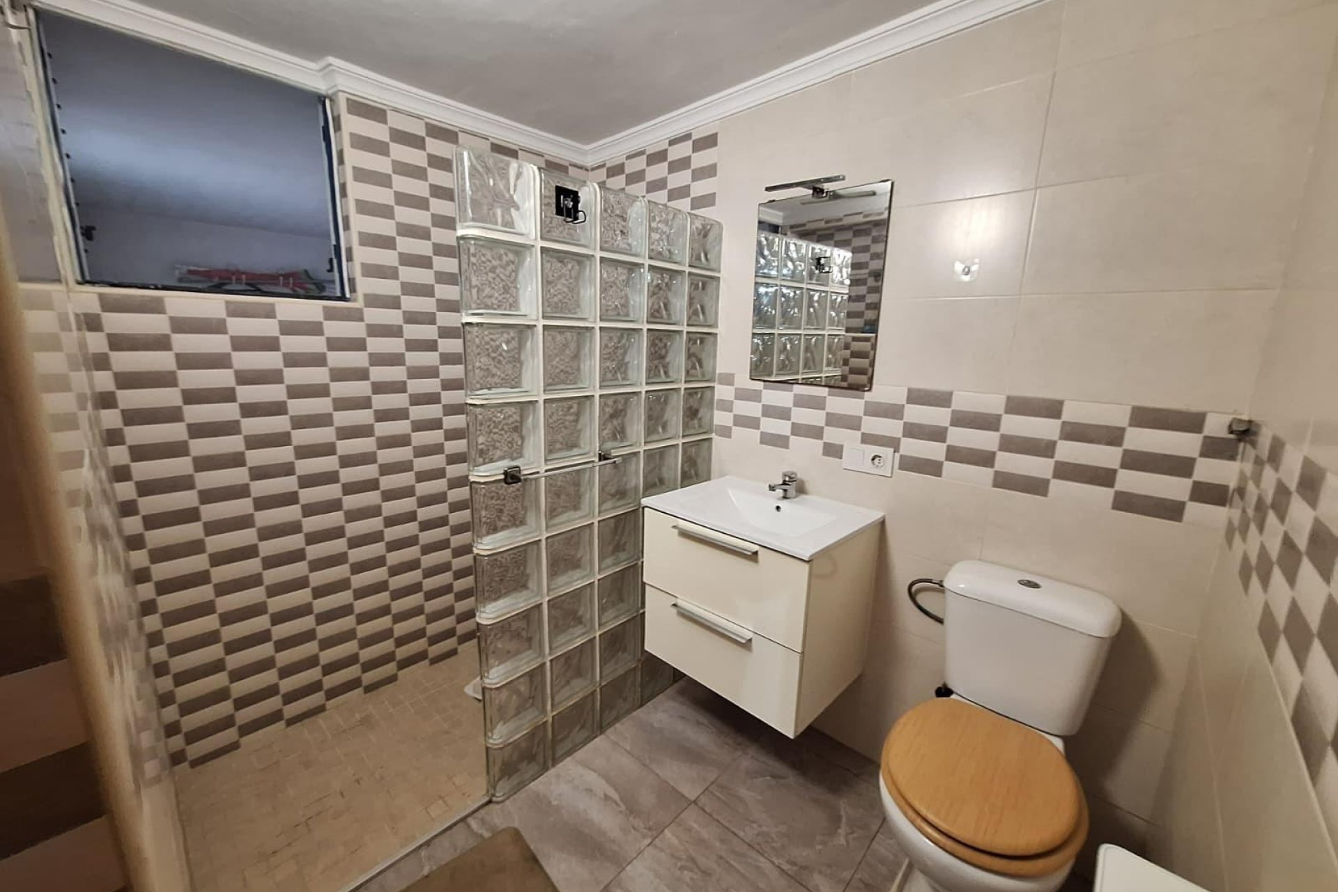 Herverkoop - Quad House -
Torrevieja - Carrefour