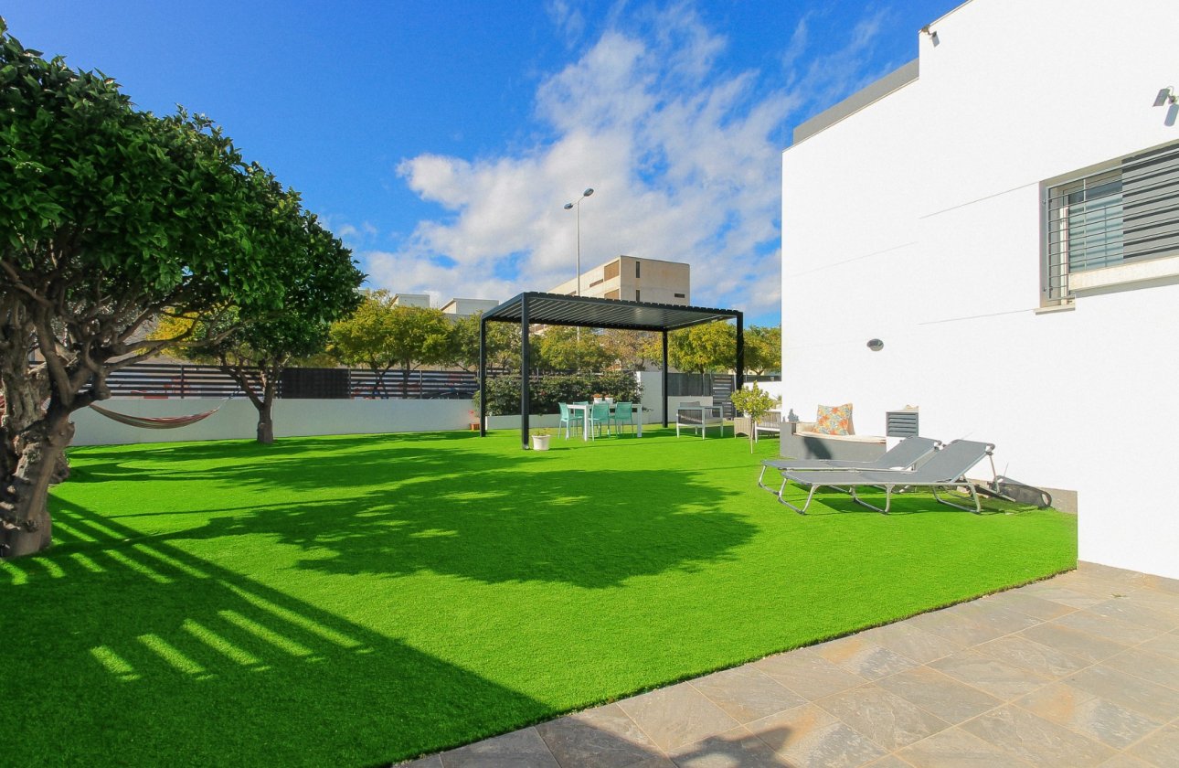 Herverkoop - Quad House -
Torrevieja - Costa Blanca