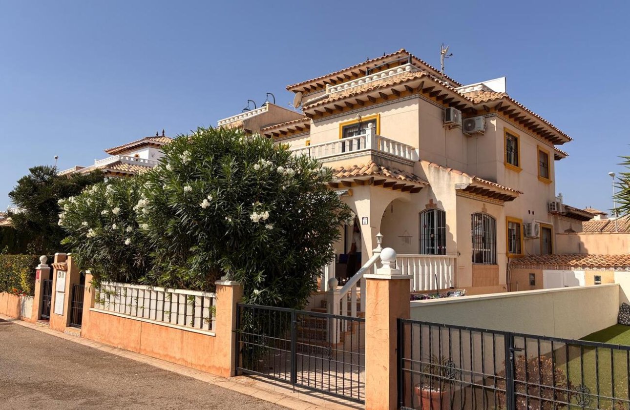 Herverkoop - Quad Villa -
Lomas de Caboroig - Costa Blanca
