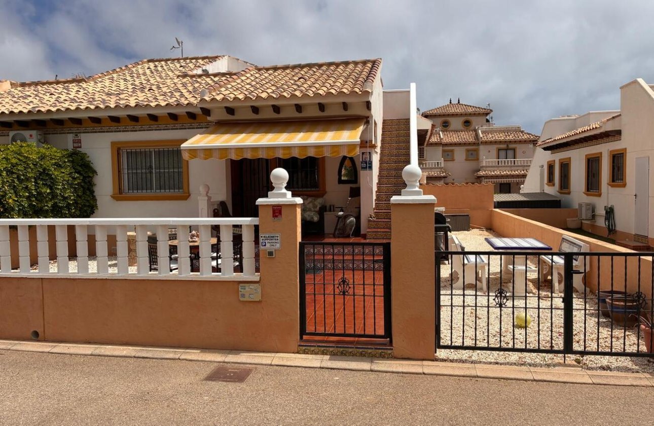 Herverkoop - Semi Detached -
Lomas de Caboroig - Costa Blanca