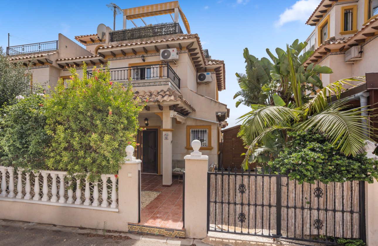 Herverkoop - Semi Detached -
Lomas de Caboroig