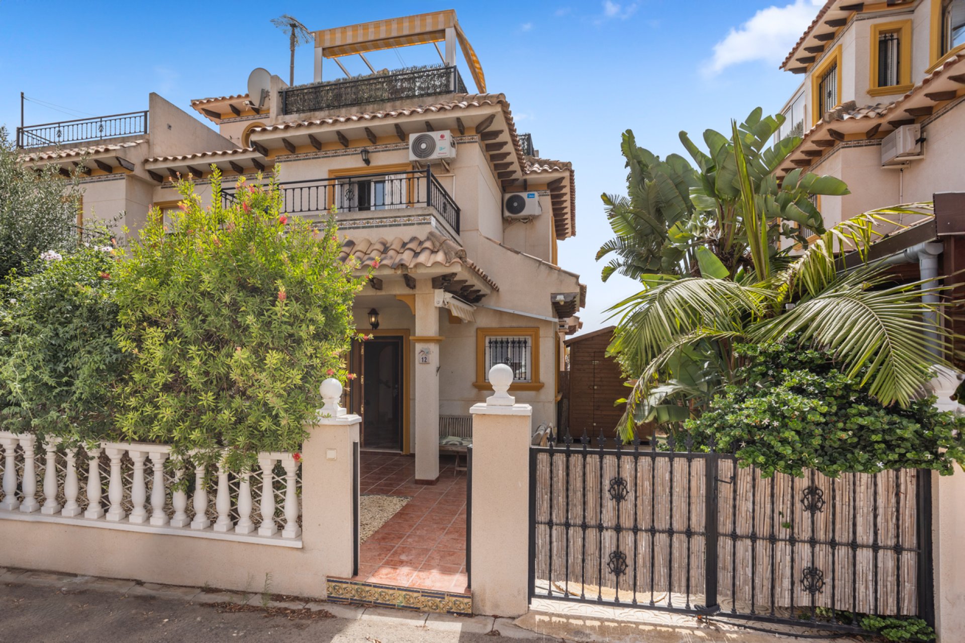 Herverkoop - Semi Detached -
Lomas de Caboroig