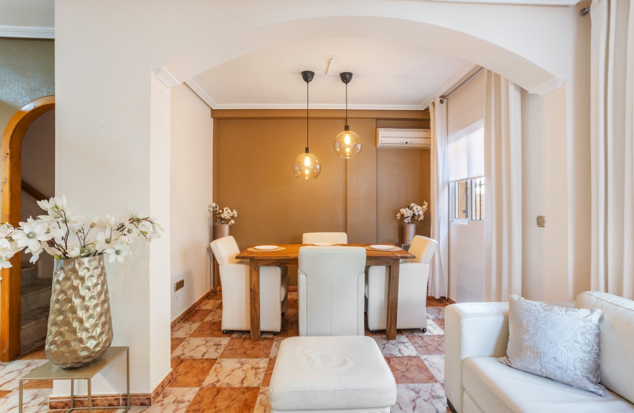 Herverkoop - Semi Detached -
Lomas de Caboroig