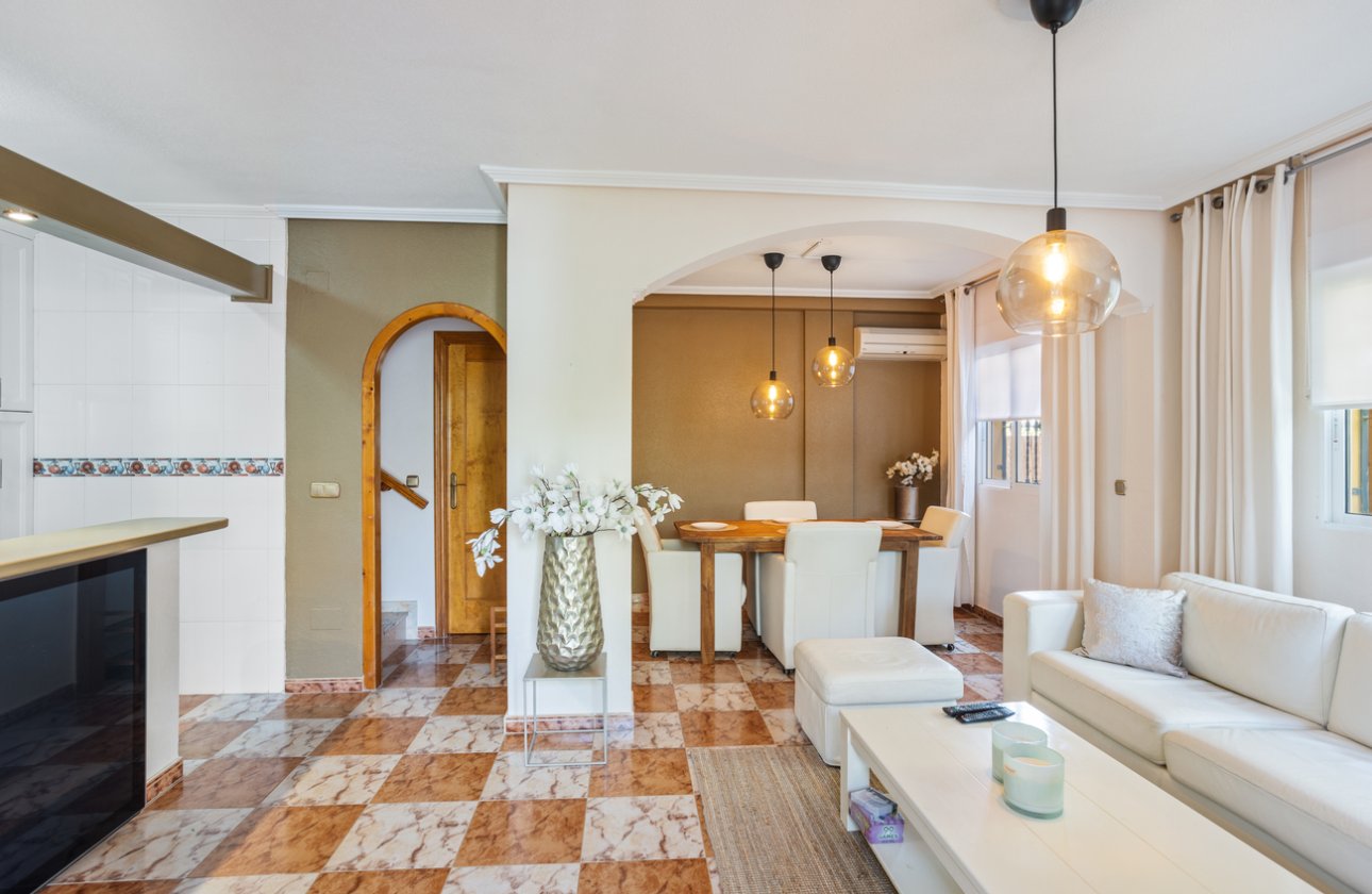 Herverkoop - Semi Detached -
Lomas de Caboroig
