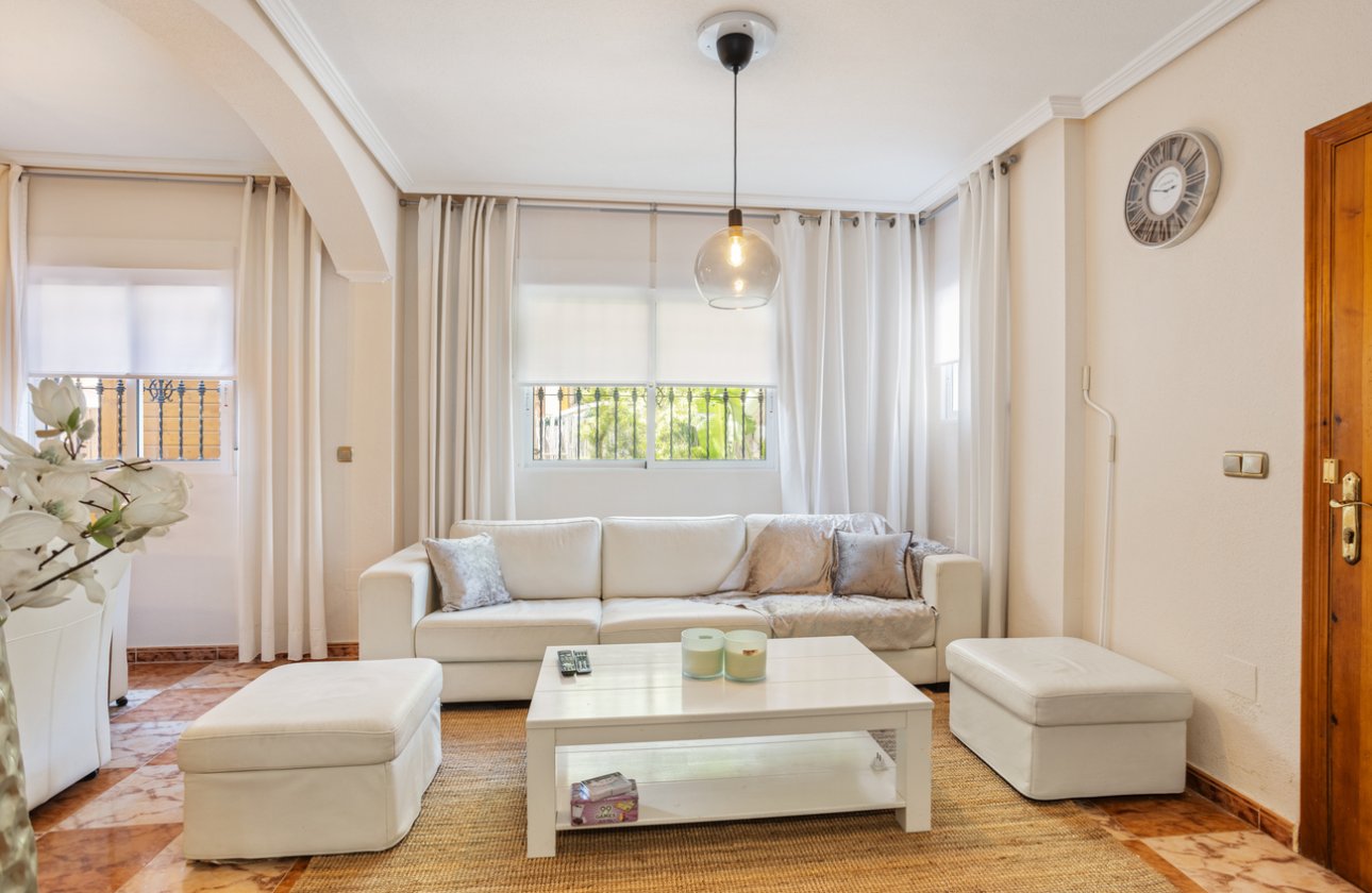 Herverkoop - Semi Detached -
Lomas de Caboroig