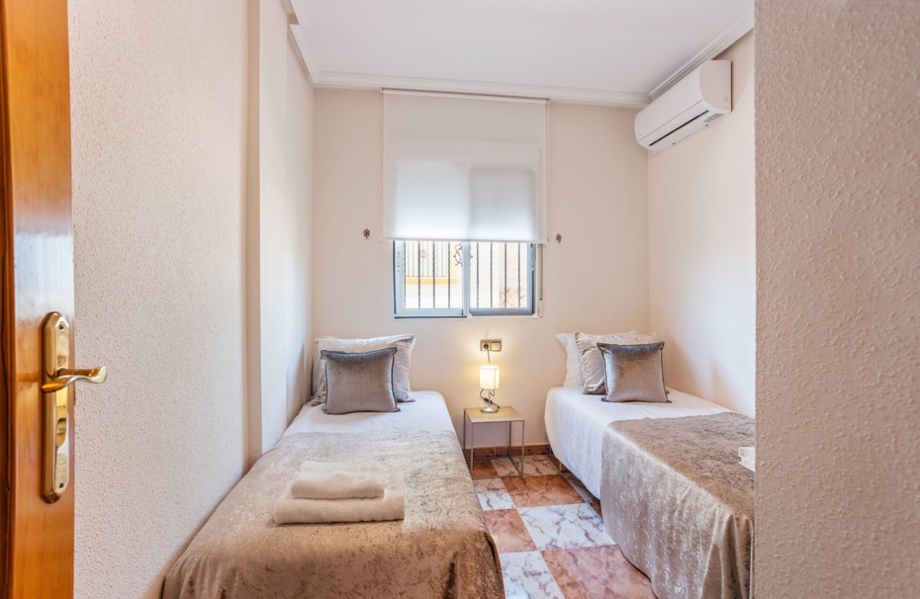 Herverkoop - Semi Detached -
Lomas de Caboroig