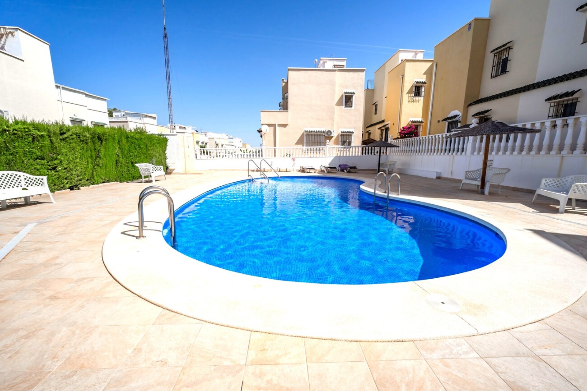 Herverkoop - Semi Detached -
Los Altos - Res Valle de los pinos