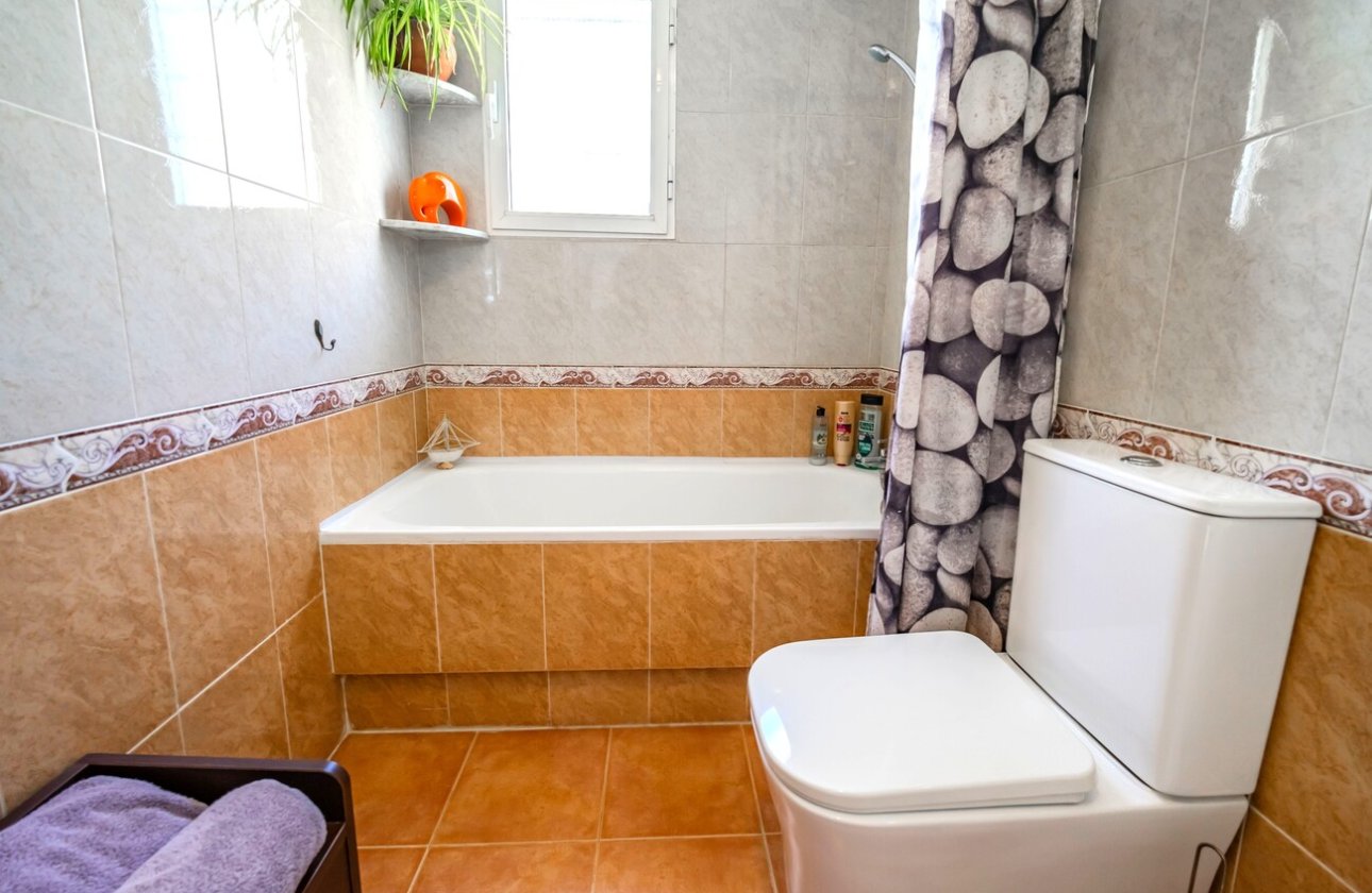 Herverkoop - Semi Detached -
Los Altos - Res Valle de los pinos