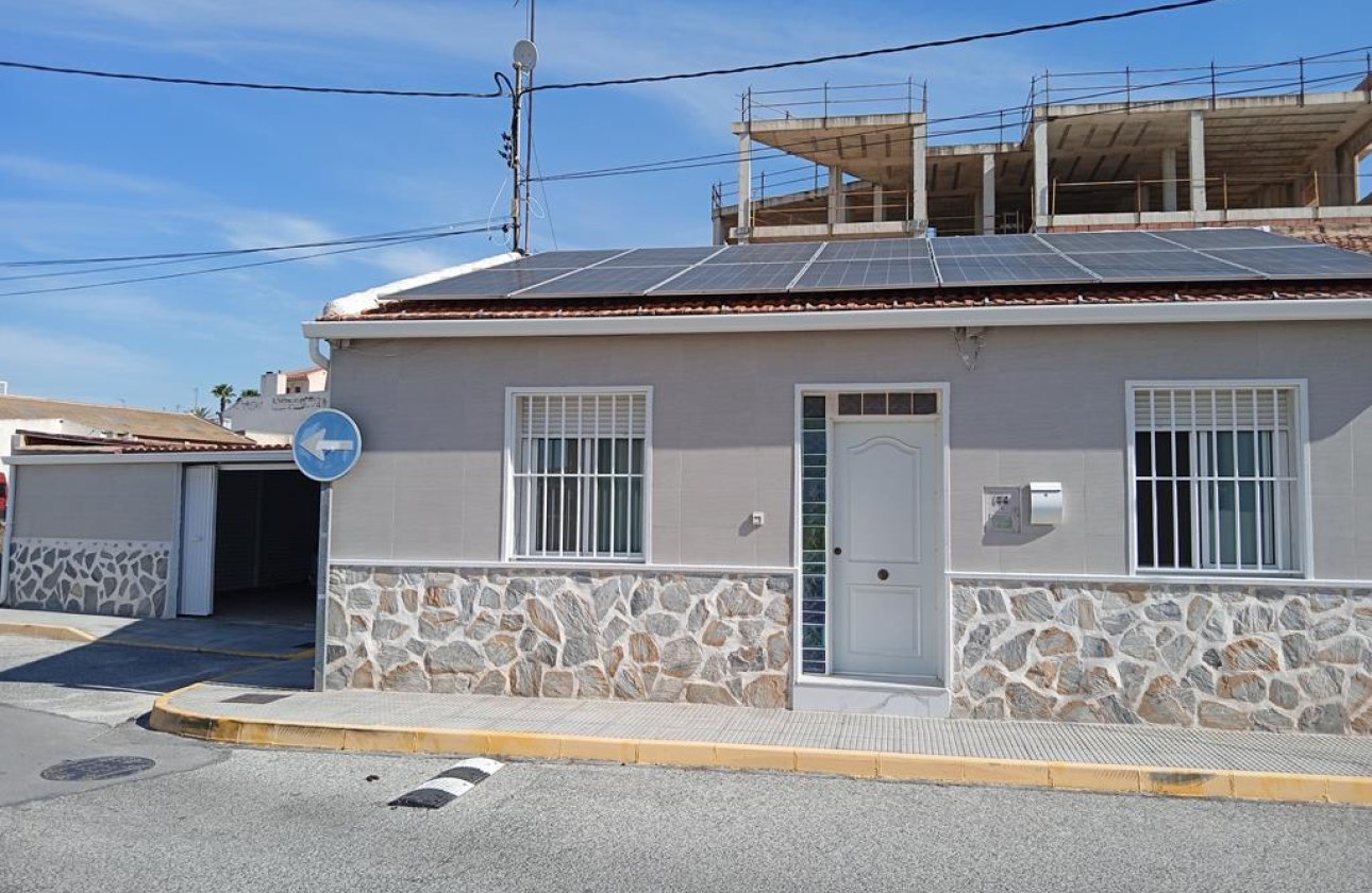 Herverkoop - Semi Detached -
Los Montesinos - PUEBLO CENTRO