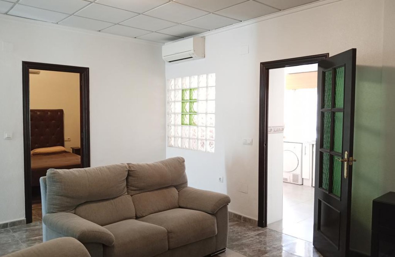 Herverkoop - Semi Detached -
Los Montesinos - PUEBLO CENTRO