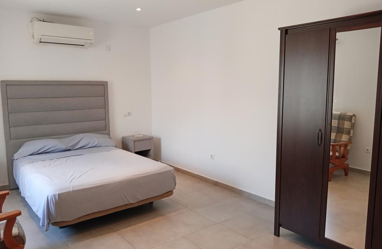 Herverkoop - Semi Detached -
Los Montesinos - PUEBLO CENTRO