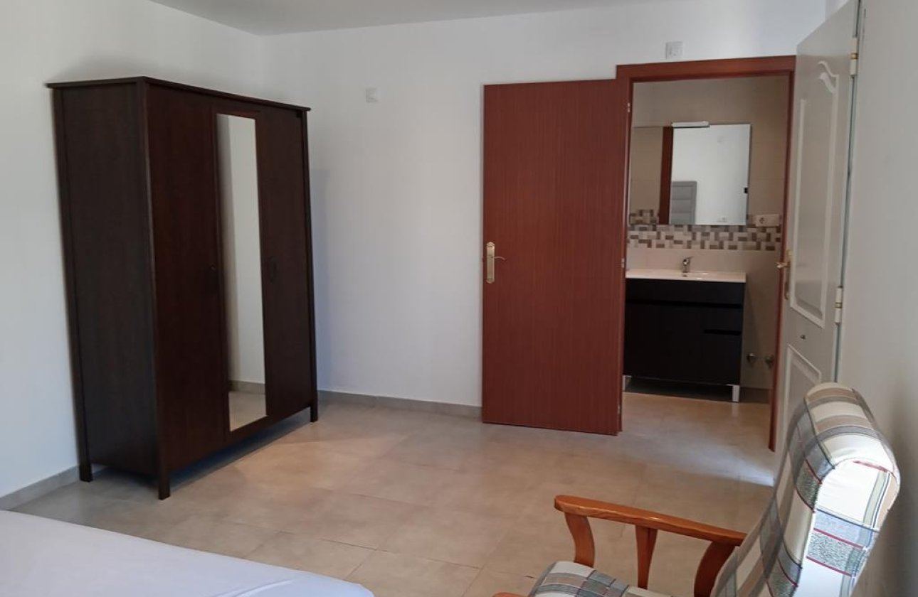 Herverkoop - Semi Detached -
Los Montesinos - PUEBLO CENTRO