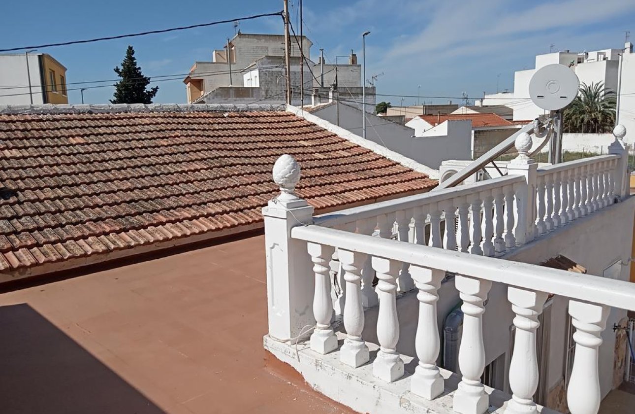 Herverkoop - Semi Detached -
Los Montesinos - PUEBLO CENTRO