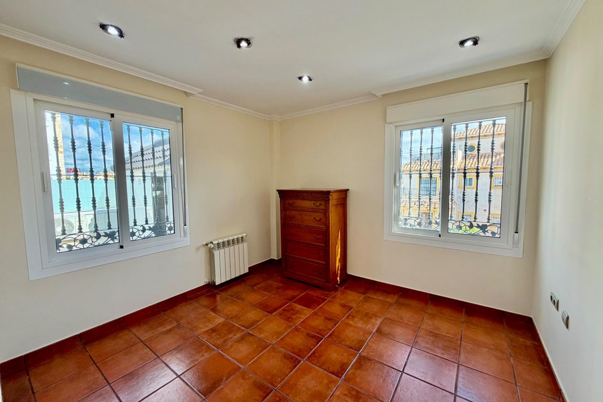 Herverkoop - Semi Detached -
Orihuela Costa - La Zenia