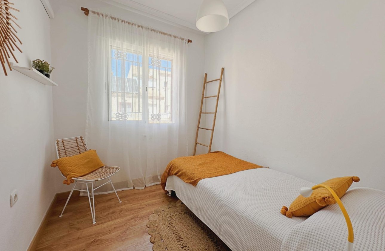 Herverkoop - Semi Detached -
Orihuela Costa - La Zenia