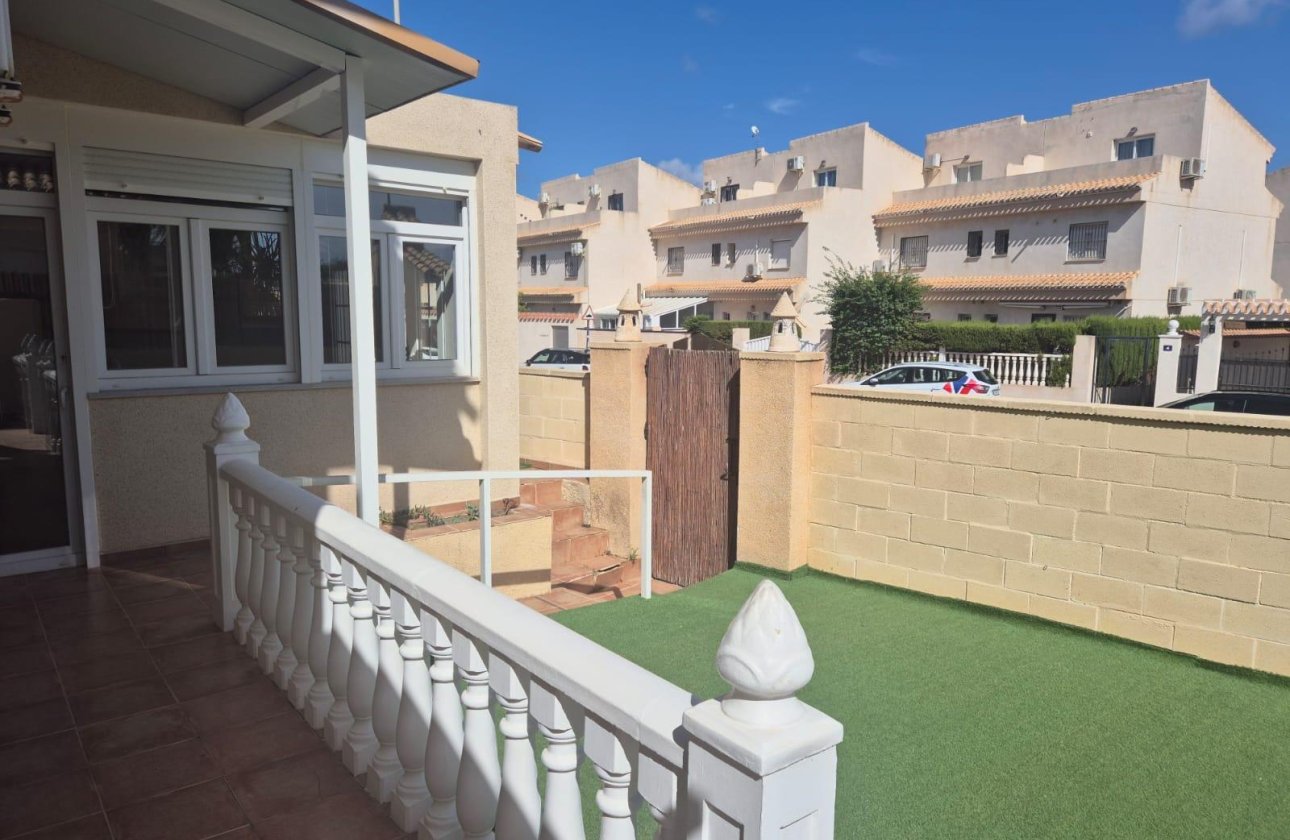Herverkoop - Semi Detached -
Orihuela Costa - Playa Flamenca