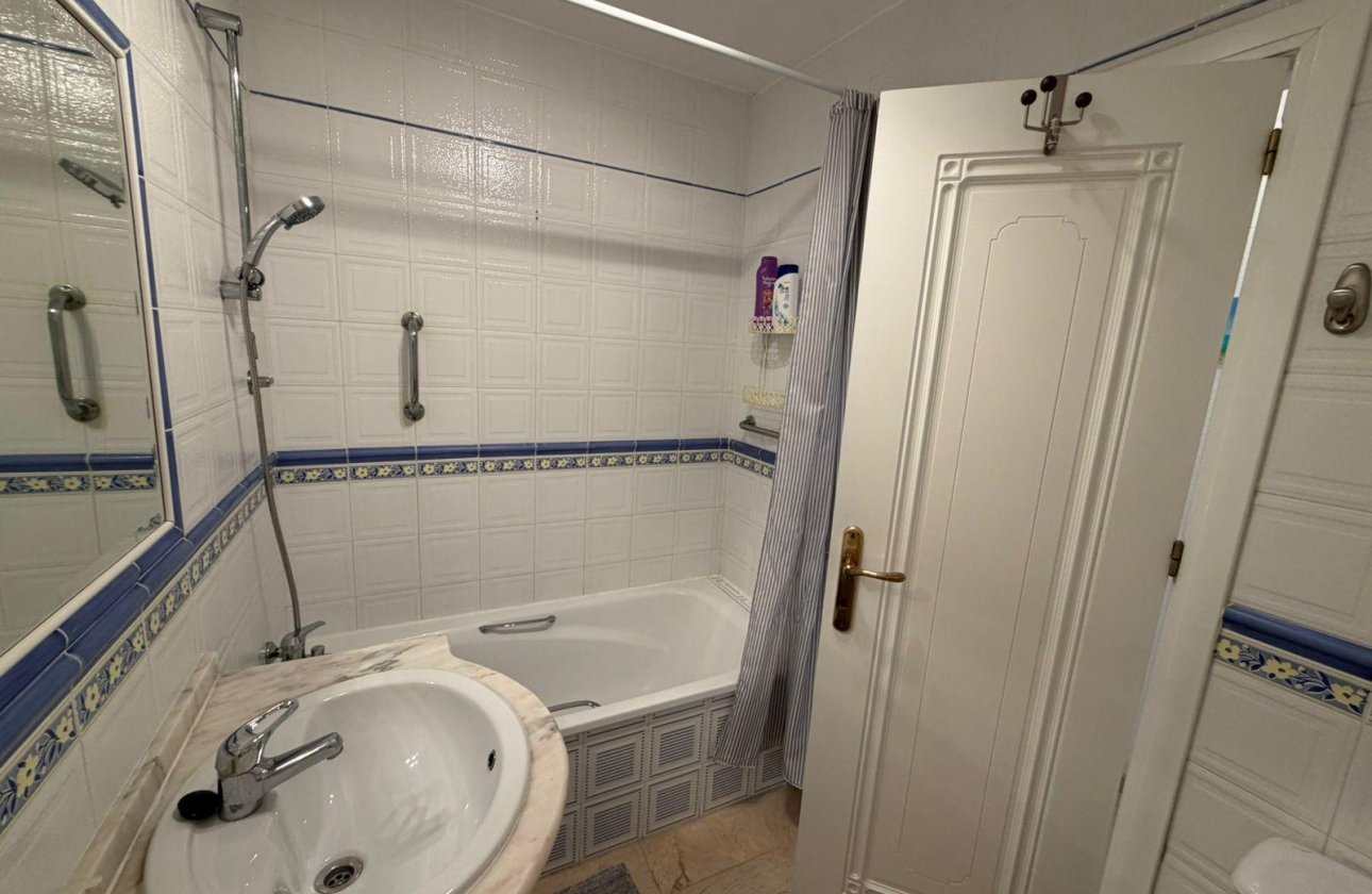 Herverkoop - Semi Detached -
Orihuela Costa - Playa Flamenca