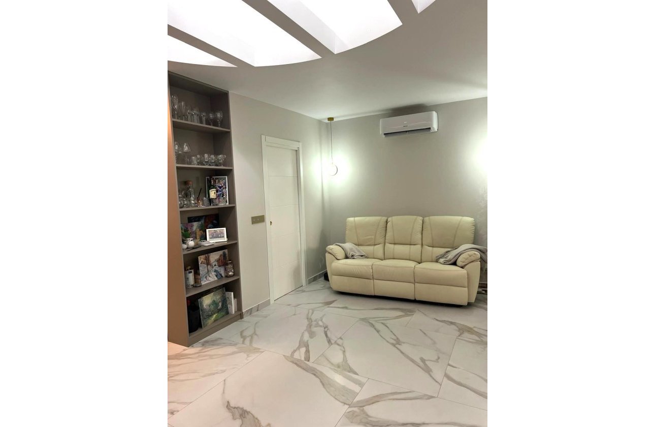 Herverkoop - Semi Detached -
Orihuela Costa - Playa Flamenca
