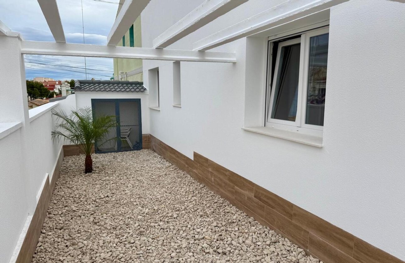 Herverkoop - Semi Detached -
Rojales, CIudad Quesada