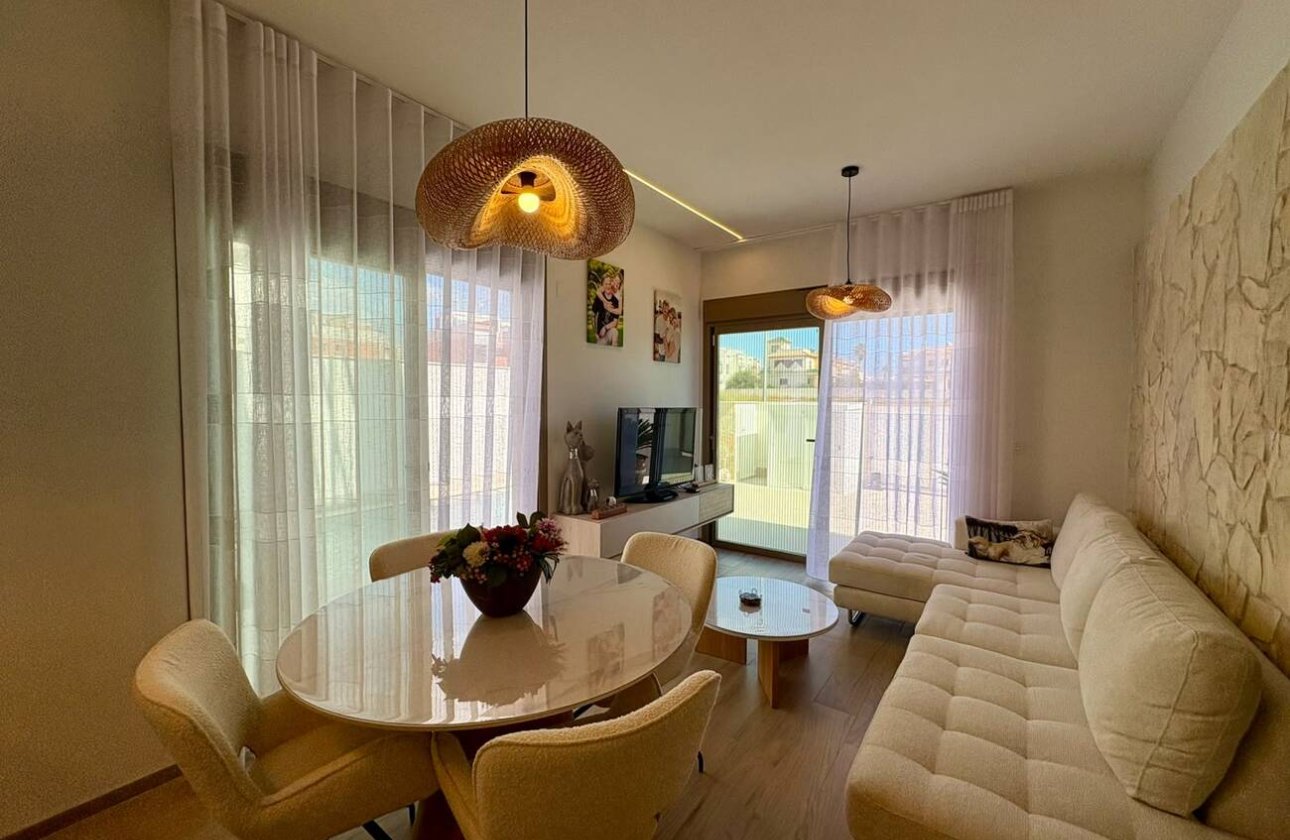 Herverkoop - Semi Detached -
Rojales - Ciudad Quesada