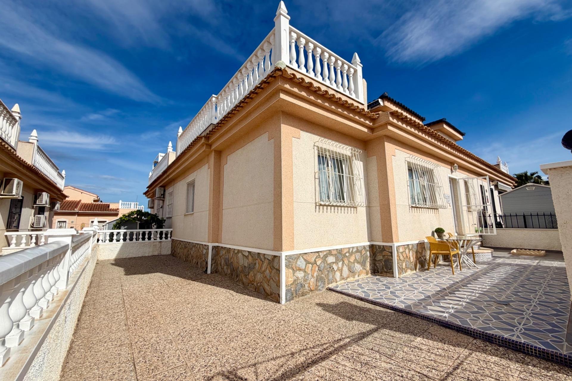 Herverkoop - Semi Detached -
Rojales - Pueblo