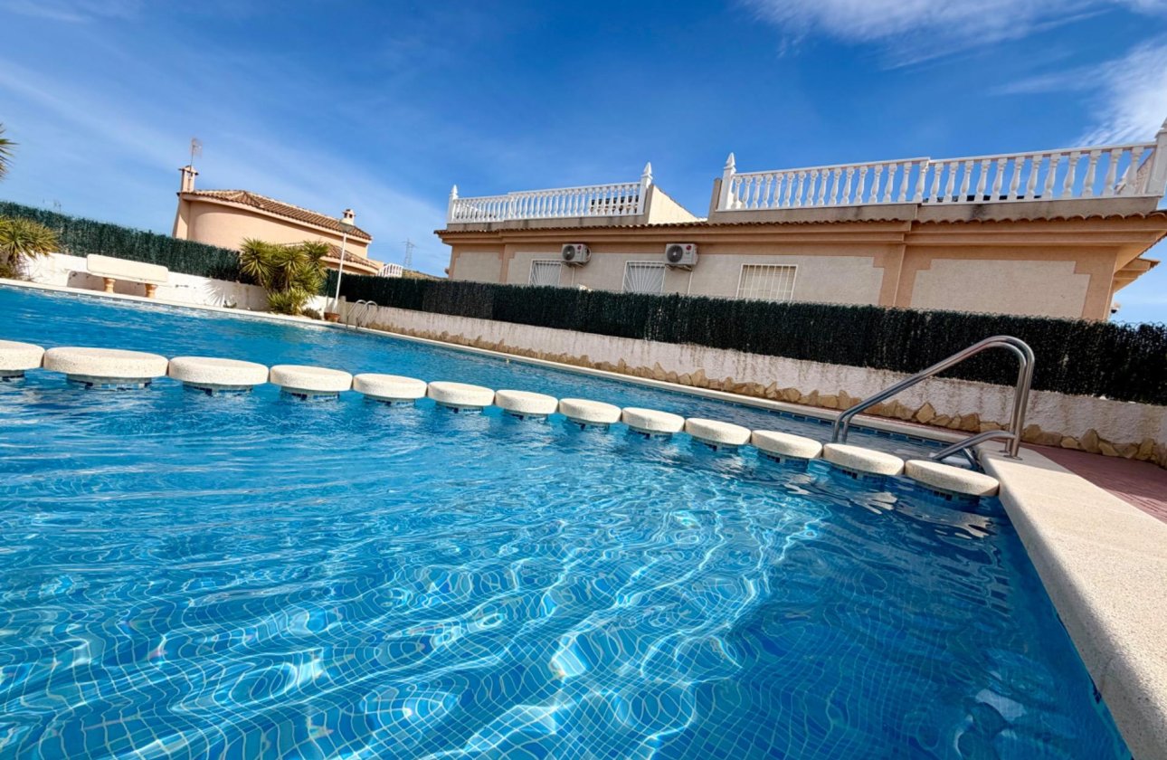 Herverkoop - Semi Detached -
Rojales - Pueblo