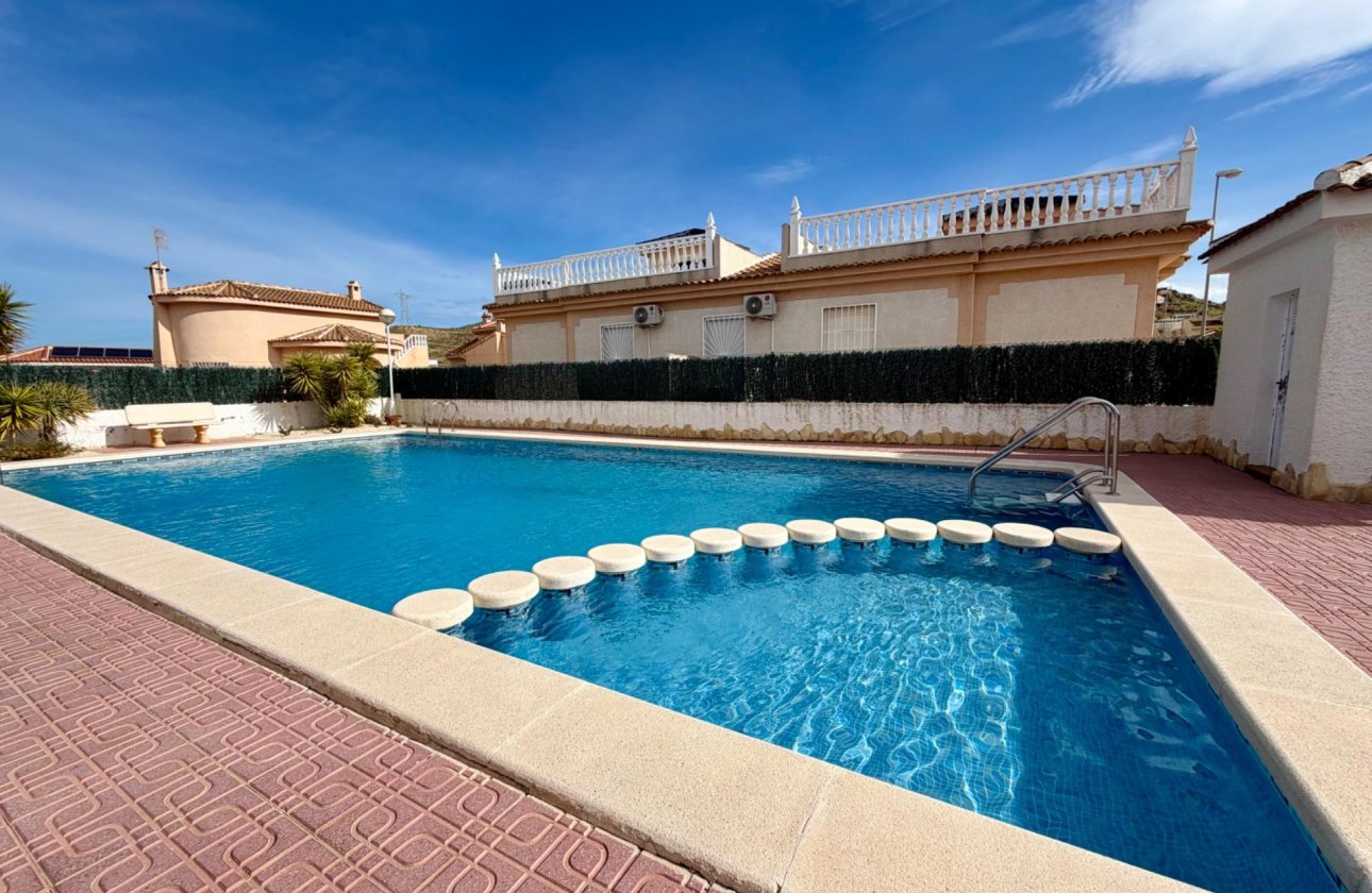 Herverkoop - Semi Detached -
Rojales - Pueblo