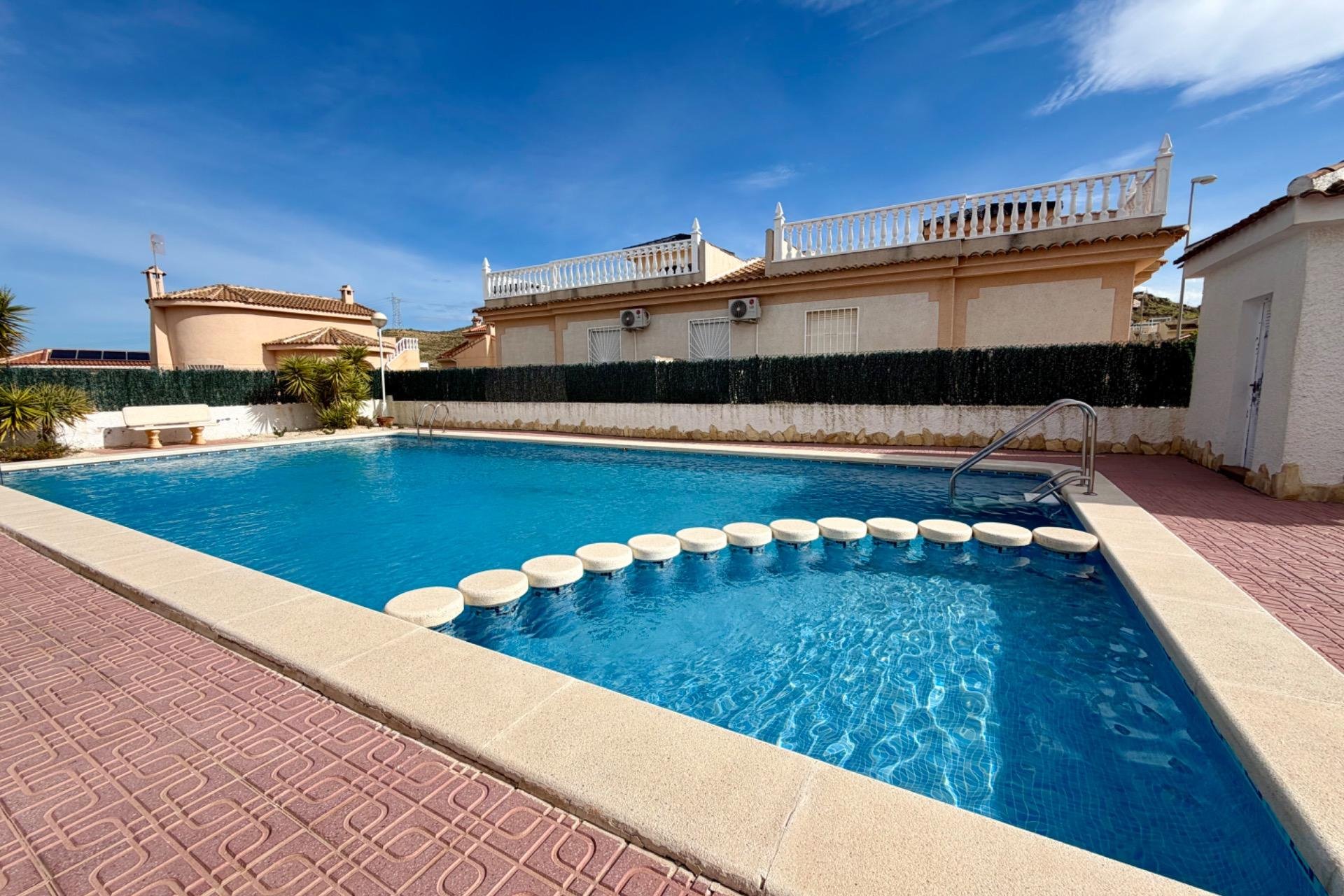 Herverkoop - Semi Detached -
Rojales - Pueblo