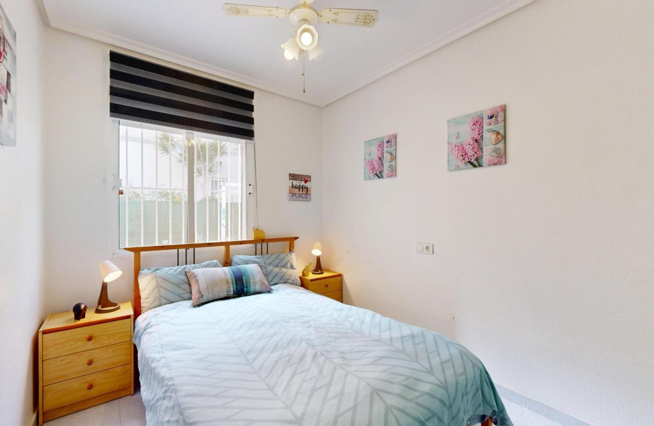 Herverkoop - Semi Detached -
San Miguel de Salinas - 03193
