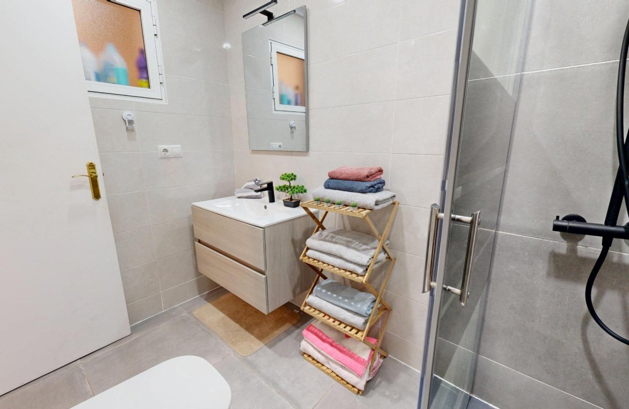 Herverkoop - Semi Detached -
San Miguel de Salinas - 03193