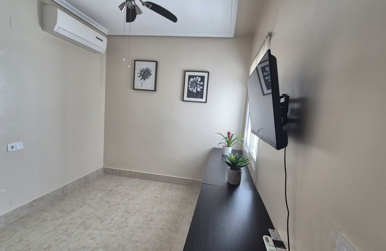 Herverkoop - Semi Detached -
San Miguel de Salinas - Inland