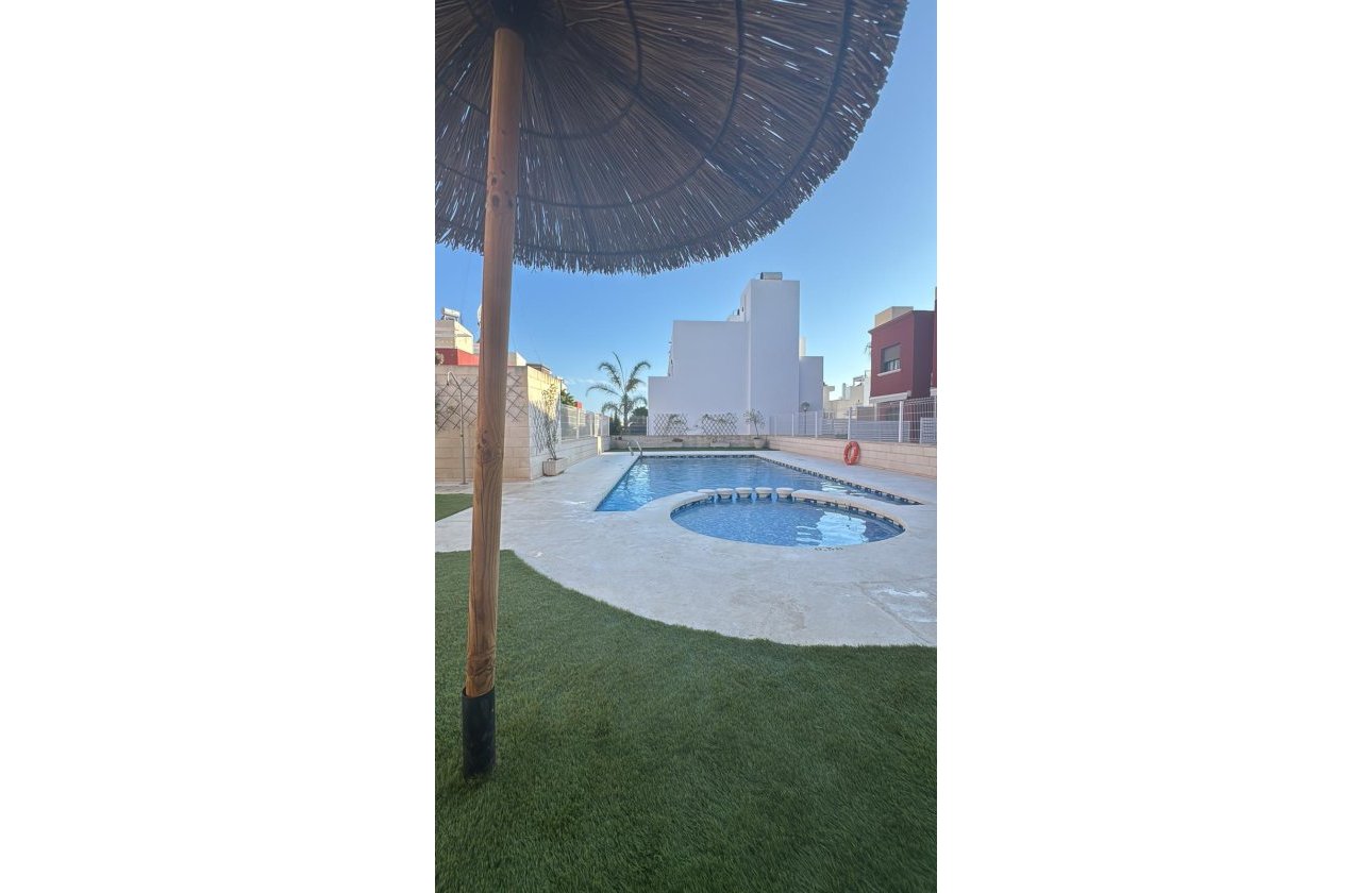 Herverkoop - Semi Detached -
Torrevieja - Costa Blanca