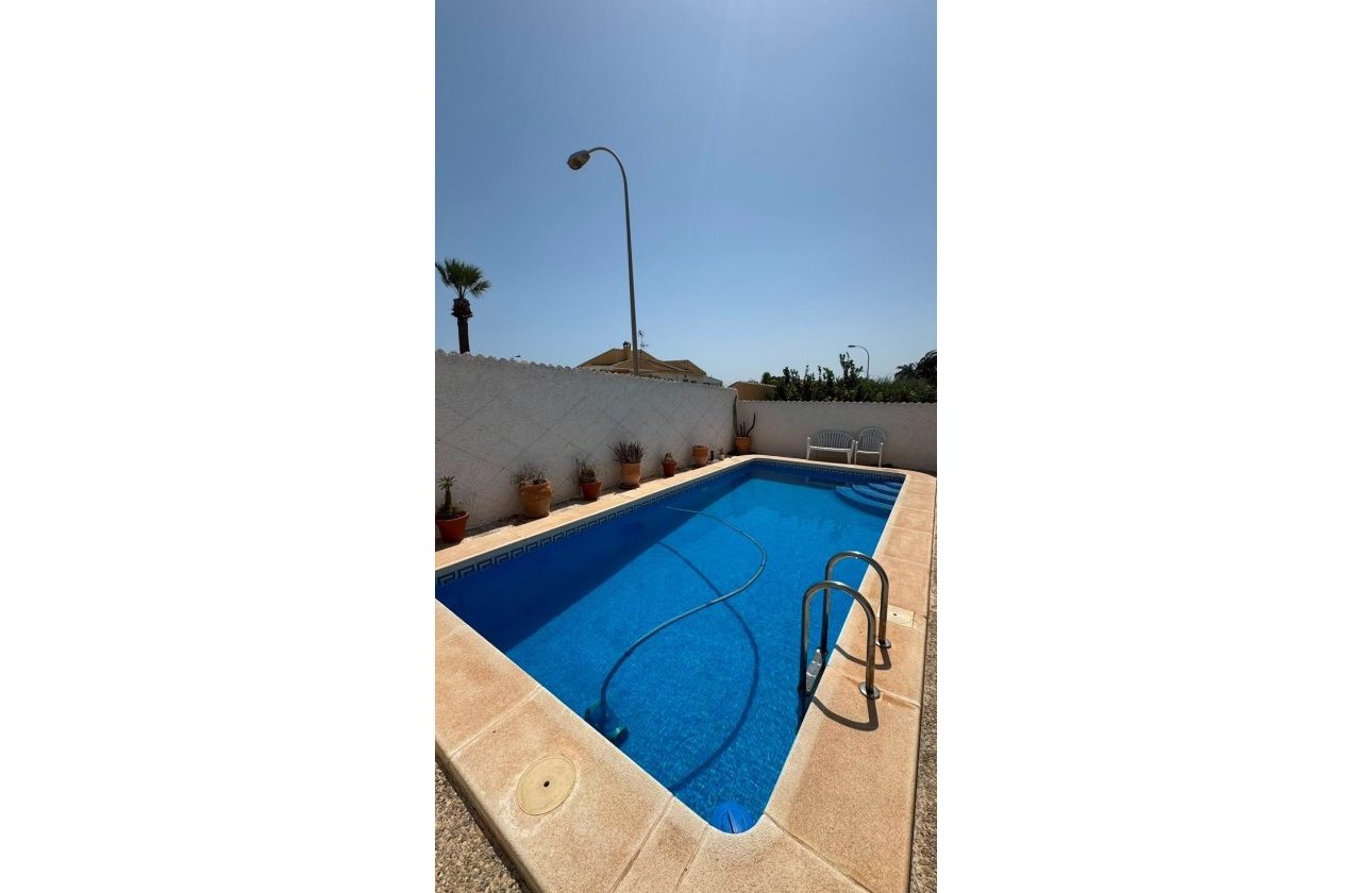 Herverkoop - Semi Detached -
Torrevieja - La Siesta - El Salado - Torreta